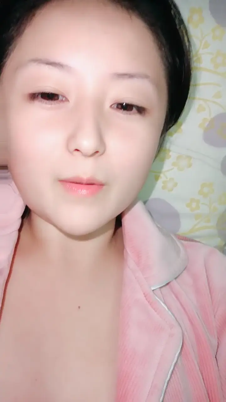 #直播 全身粉嫩大奶小姐姐带闺蜜浴室双女秀