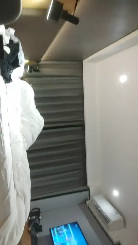 #麻辣王子【麻辣王子】19歲小姐姐,一對純天然大胸