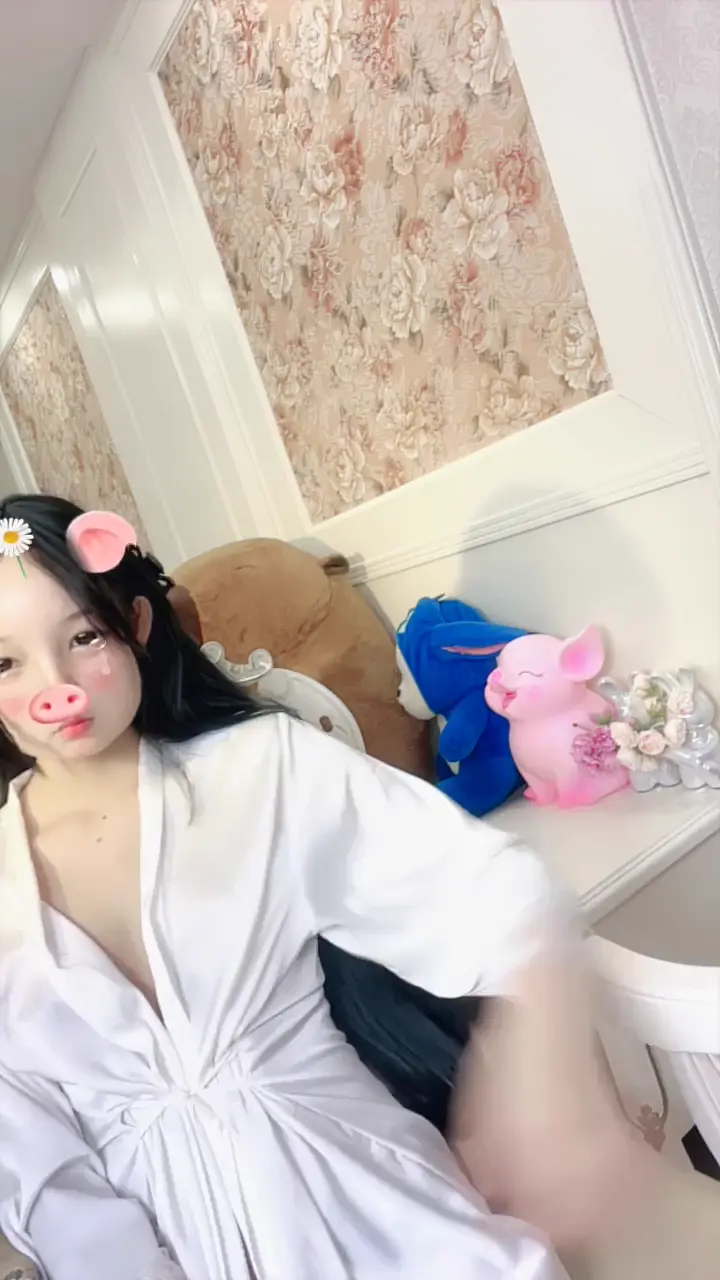 -校花女神【鬼鬼啊】 纖細小蠻腰全裸跳舞道具自慰瘋狂抽插冒白漿空前尺度全裸跳舞瘋狂抽插冒白漿