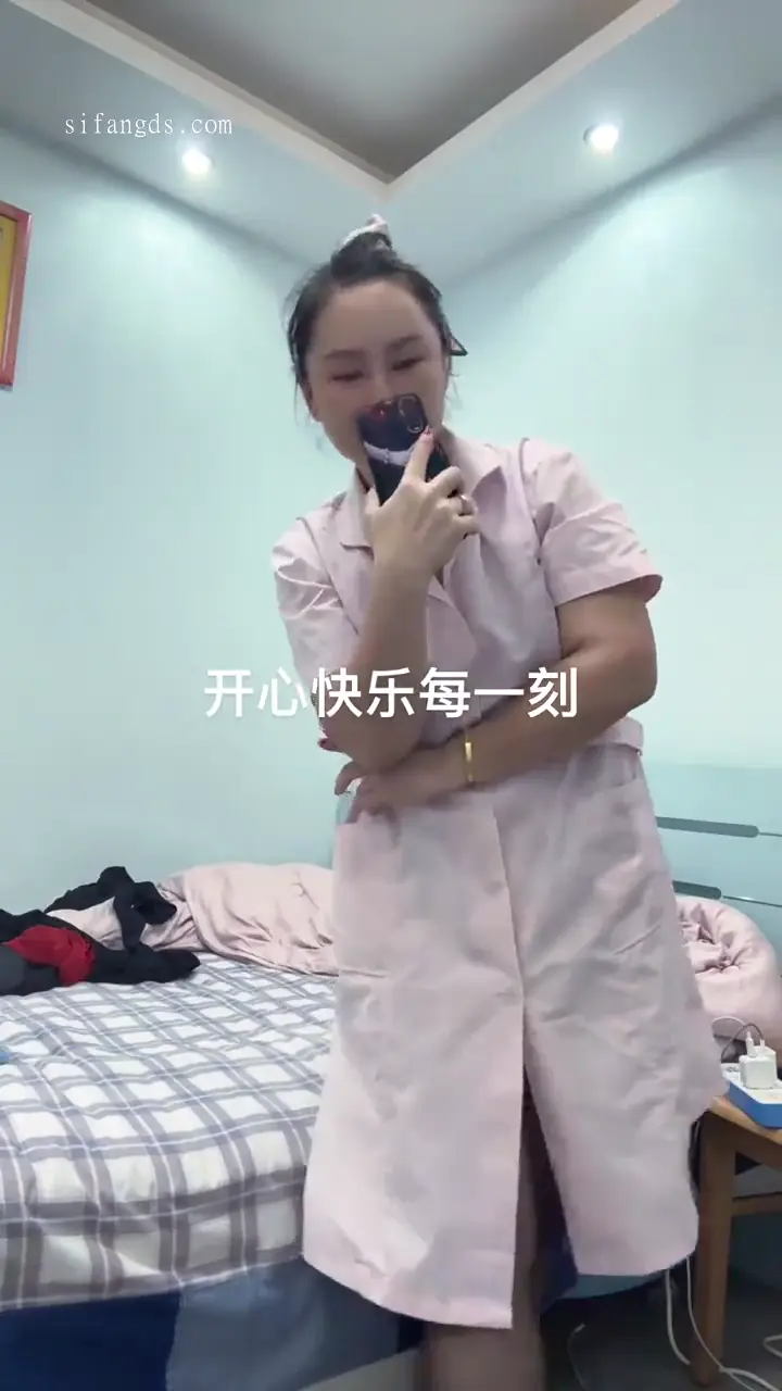 精品推薦 【花椒】極品現役美女『以沫兒』定製道具福利 膚白貌美大長腿脫衣舞道具彈力插逼