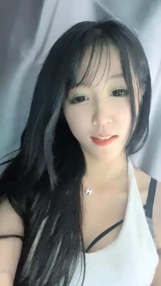 #主播 #直播 #小妲己 #小奶貓 #一頁葉  #甜甜也辣 #校園女神 #宿舍直播 #長髮 #美乳 #極品紅櫻桃 #大三學妹