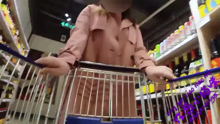 【超市】情趣內衣逛超市，被看見
