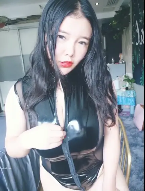 【網紅系列】大乳肥臀網紅 王心心、生如夏花 收費大尺度福利合集