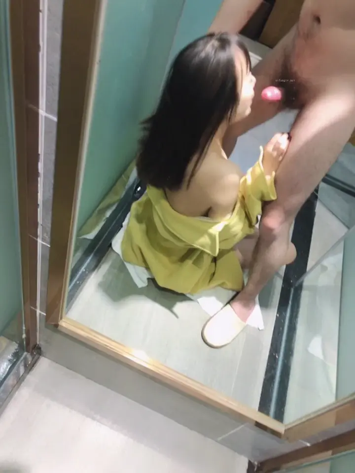 #露臉 #反差 #王媛媛 露臉才是王道！極品顏值拜金小姐姐【王媛媛】表面高不可攀私下極度反差被金主各種露臉玩弄啪啪高畫質完整版
