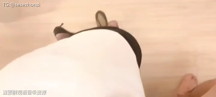 【苏苏】极品长腿黑丝御姐,高颜值,后入抽插口交内射,画面火辣硬核。