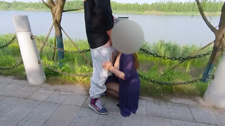 【戶外】我在路邊被男人肏,被路過的人看見。(2-2)
