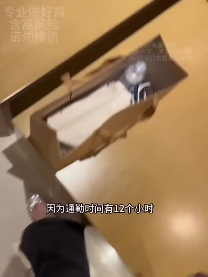 推特丸崽咯咯噠的一天 丸崽vlog #丸崽 巨乳白虎肥臀母狗 粉嫩饅頭逼空降金主啪啪爆操合集 無套打樁呻吟不止