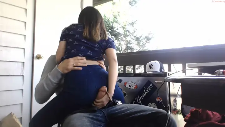 美女留學生與大屌紋身洋男友戶外陽臺啪啪啪這好菜讓外國豬給拱了