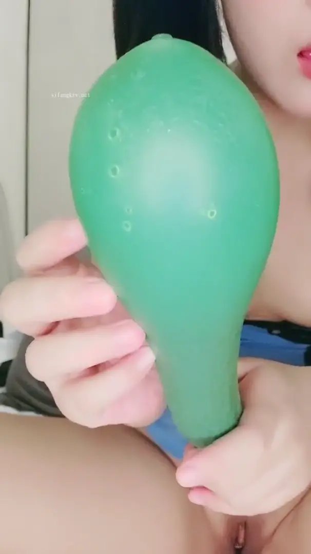 【#莎莎】眼鏡反差學生妹~道具自慰巨屌雙插~高潮噴水爆漿