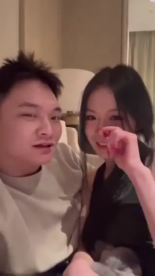 【某某門事件】第498彈 前小米總監❤️馮德兵❤️超級海王簽了200多份包養協議 玩的都是頂尖美女 被妻子發現後怒爆性愛影片與協議同步