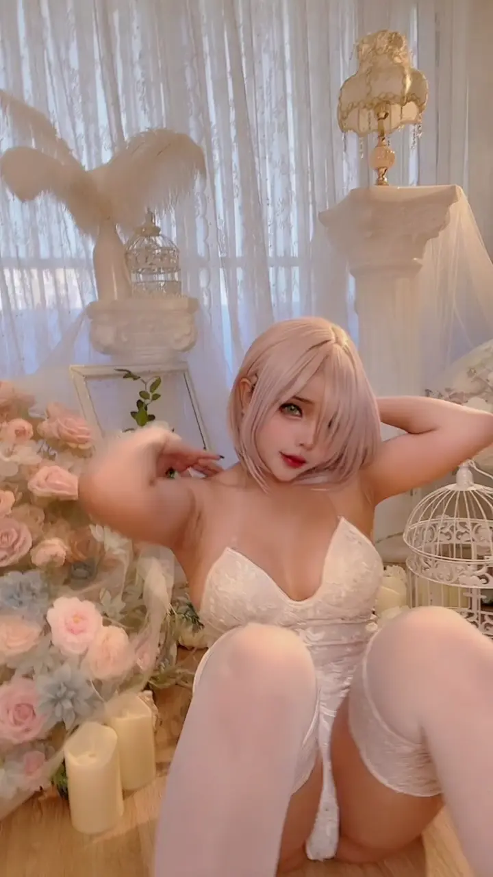 #SayoMomo Mashu white lingerie body oil 57P8V