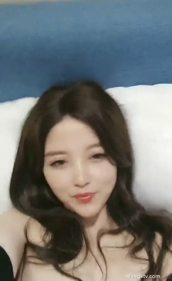 爆乳熟女 #小海媚 :宝贝儿子,把你们的裤子脱了