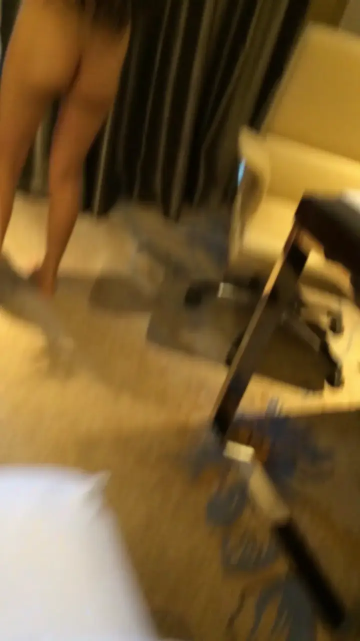 娇嫩美人做建筑大佬情妇，旅行自拍泄密