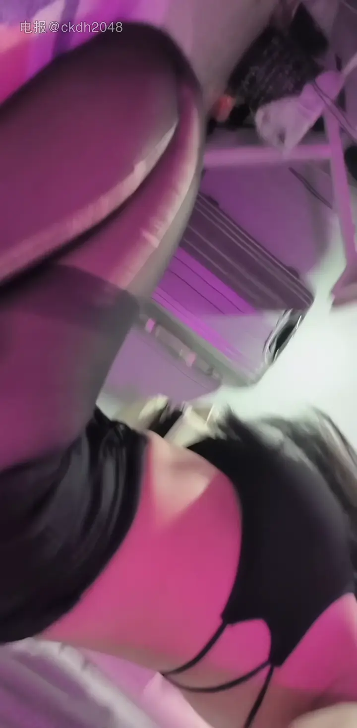 巨乳騷妹私密爆乳